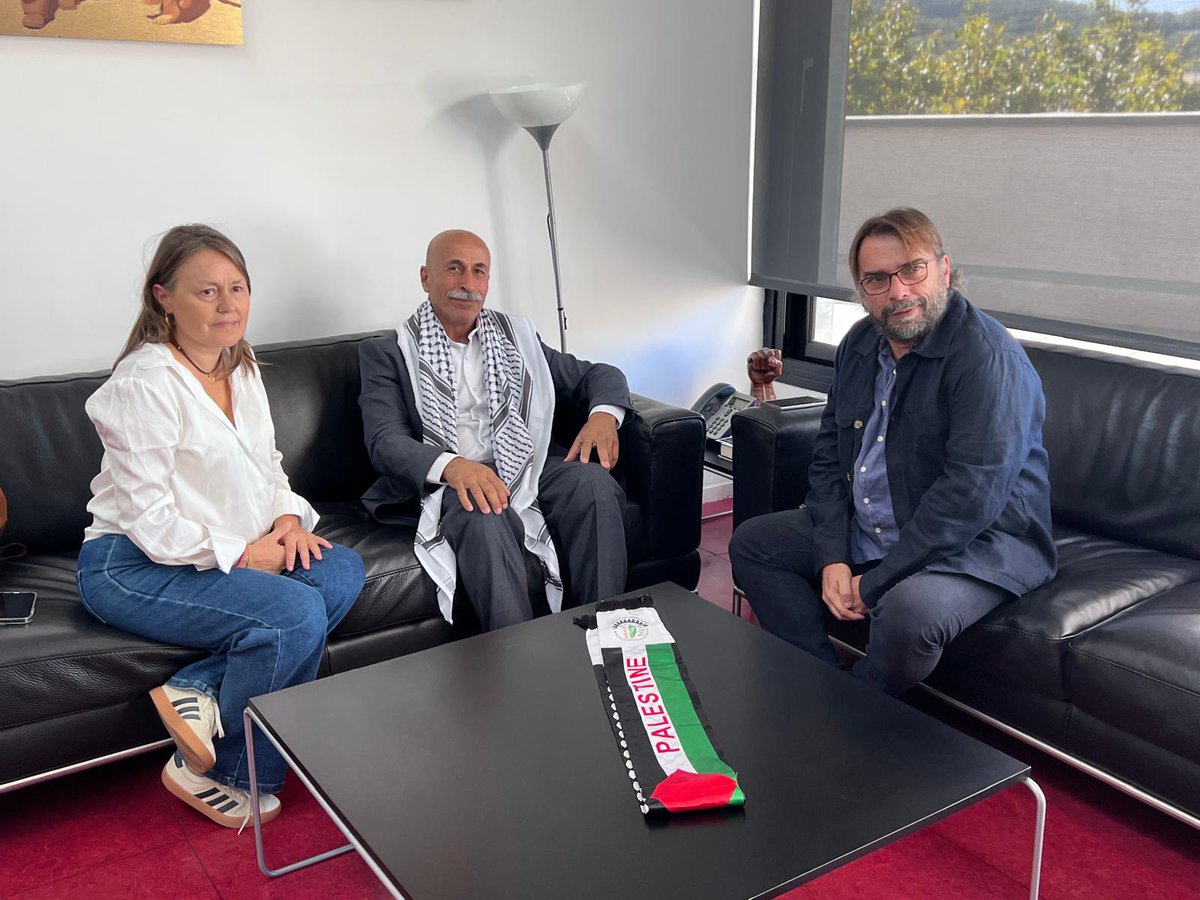 Internacional UGT de Catalunya (@ugtcat_int) on Twitter photo Avui a la <a href="/ugtcatalunya/">UGT de Catalunya</a> rebem a Barcelona Wael Natheef, secretari general de la confederació sindical palestina de Jericó, amb qui encetem una Setmana de Solidaritat per Palestina en motiu del segon aniversari del genocidi a Gaza.
#UgetistesxPalestina
ugt.cat/setmana-de-sol… Avui a la <a href="/ugtcatalunya/">UGT de Catalunya</a> rebem a Barcelona Wael Natheef, secretari general de la confederació sindical palestina de Jericó, amb qui encetem una Setmana de Solidaritat per Palestina en motiu del segon aniversari del genocidi a Gaza.
#UgetistesxPalestina
ugt.cat/setmana-de-sol…