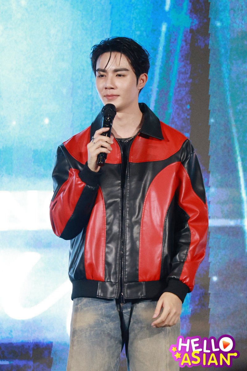Hello_asian's tweet photo. นายสถานีมาพร้อมเสียงนุ่มๆเลยค้าบบ

2ND SHOWCASE OF ZEEPRUK  
#ZeePrukPressConStation
#BreakingHeartStation
#ZeePruk2ndSingle
#ZeePruk  #DMDMUSIC https://t.co/ZaIMGkerhM