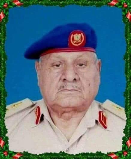 أكتوبر: شهر الرجال والمعارك الواجبة.

في هذه الأيام الأكتوبرية نتذكر المعارك الواجبة التي خضناها لأجل ليبيا العربية، ونتذكر الرجال والنساء الذين رافقناهم في ميادين الموت. 

في هذه الصورة الحاج حمد البقار، الضابط العسكري الوطني الشجاع، ورئيس الغرفة الأمنية ببني وليد حين سقطت عاصمة