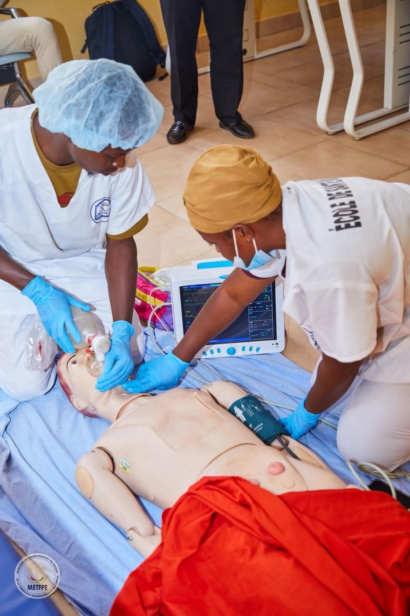 🔴 𝐈𝐍𝐅𝐎𝐒.

Le METFPE informe l’ensemble des 𝐜𝐚𝐧𝐝𝐢𝐝𝐚𝐭𝐬 𝐚𝐮𝐱 𝐄́𝐜𝐨𝐥𝐞𝐬 𝐝𝐞 𝐬𝐚𝐧𝐭𝐞́ 𝐩𝐫𝐢𝐯𝐞́𝐞𝐬 que seules les institutions figurant dans la liste accessible via le lien suivant :
👉 metfp.gov.gn/la-liste-des-e… sont autorisées à recruter des candidats.