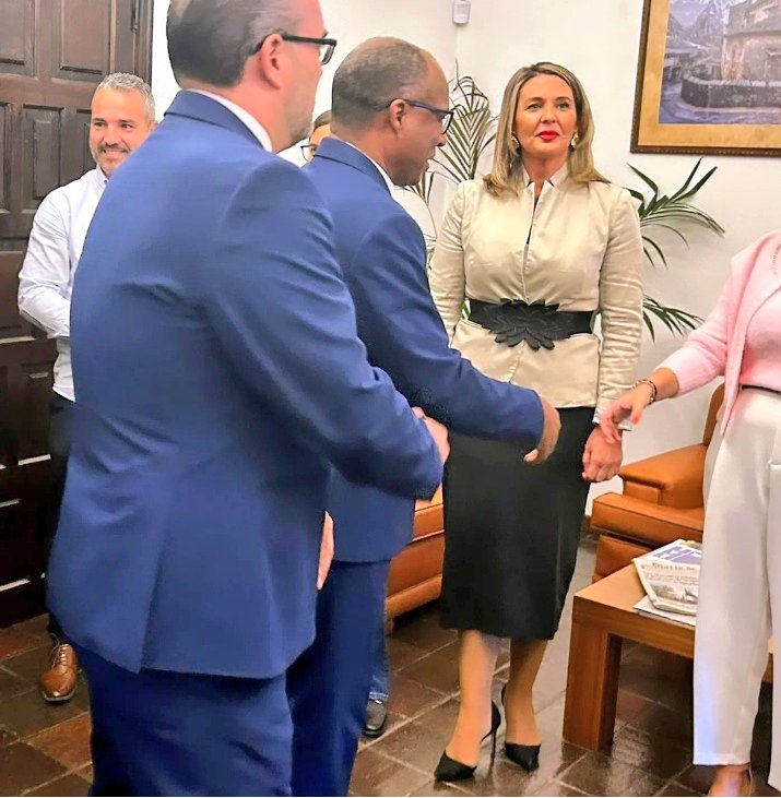 El primer ministro de Cabo Verde visita Ponferrada.

Esta mañana  hemos recibido en el Ayuntamiento a José Ulises Correia e Silva, al ministro de Hacienda, Eurico Correia Montero, y a su delegación.

Los caboverdianos, ejemplo de integración en El Bierzo.