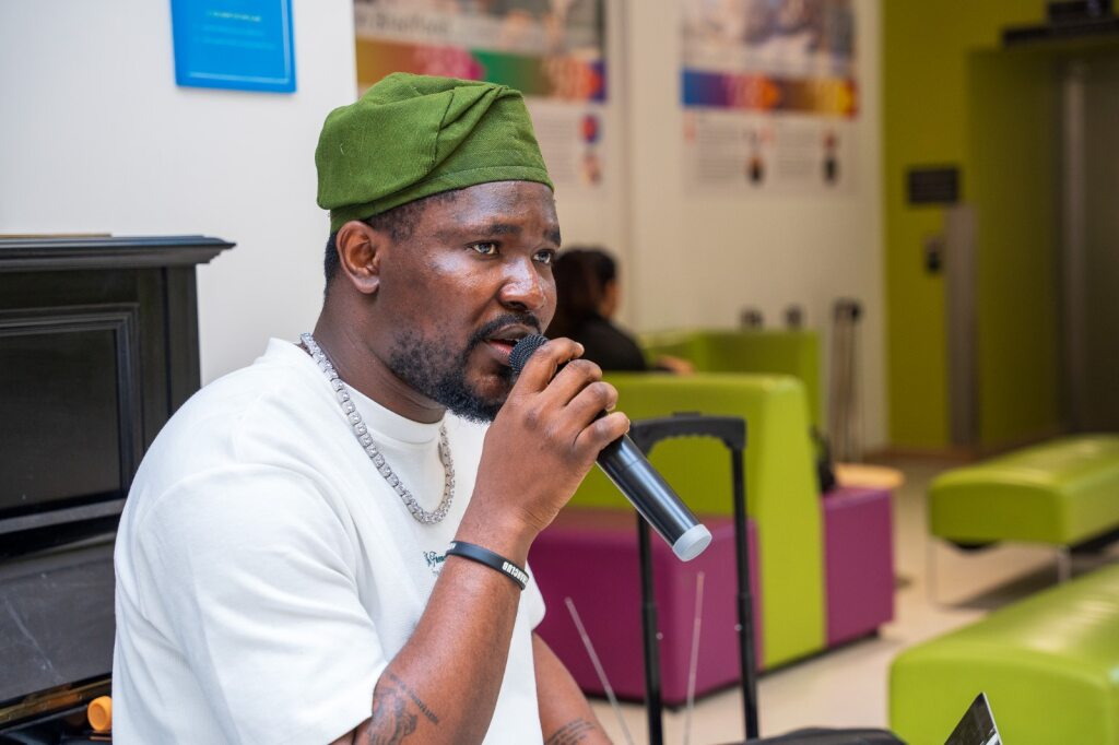 BTHFT's tweet photo. Celebrating #BlackHistoryMonth &amp; #NigerianIndependenceDay 🇳🇬🖤

UK-based Nigerian #AfroFusion artist King Whalay (Adewale Elegbede) energised the event with vibrant rhythms, blending African sounds and global vibes to celebrate heritage. https://t.co/jBfMybtnyG