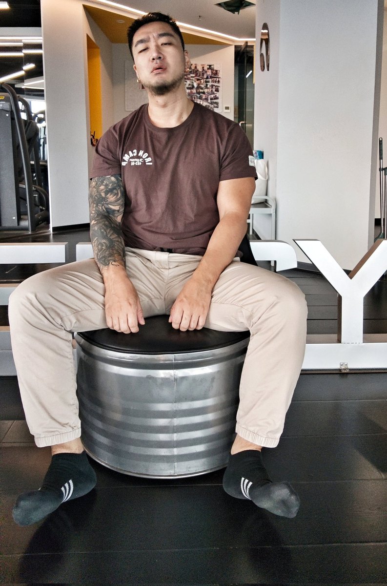 黑皮臭脚猫 tweet media