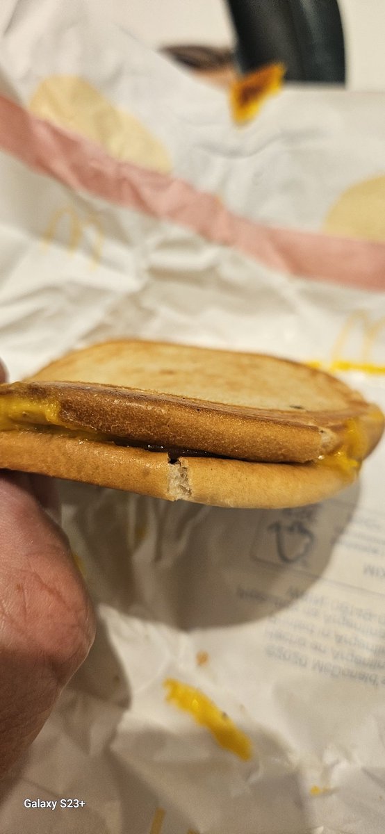 Un tostado en <a href="/McDonalds_Uy/">McDonald's Uruguay</a>......tengo miedo que no pueda llegar a terminarlo de tan abundante que es.........además las tapas (99% del sandwich) no sé si es pan o polyfom...