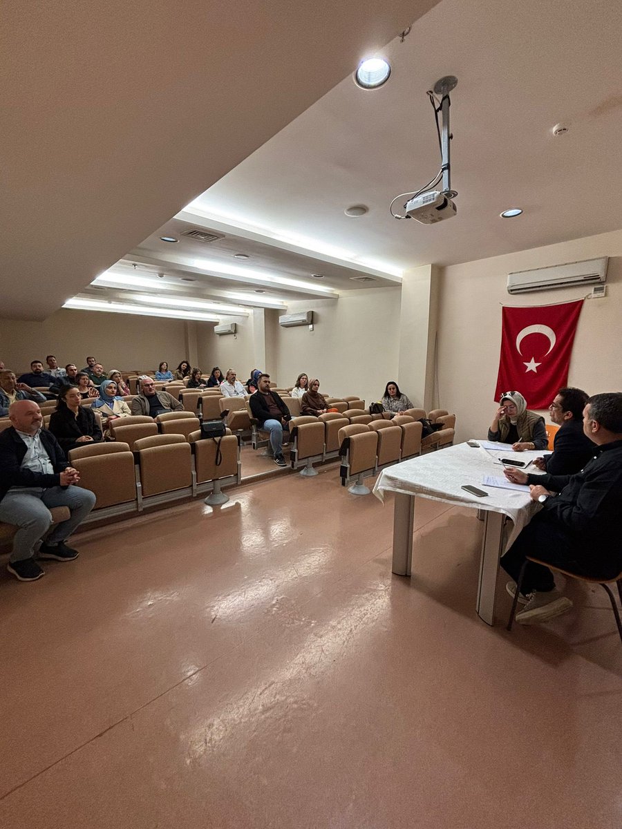 İlçemiz okullarında görevli Rehber Öğretmen/ Psikolojik Danışmanların katılımı ile Kariyer Rehberliği toplantısını düzenledi.Toplantıda yıl boyunca okullarımızda Mesleki Rehberlik alanında yapılacak çalışmaların genel değerlendirilmesi yapıldı. <a href="/MudanyaMem/">Mudanya İlçe Milli Eğitim Müdürlüğü</a> <a href="/mudanyakymkligi/">Mudanya Kaymakamlığı</a>