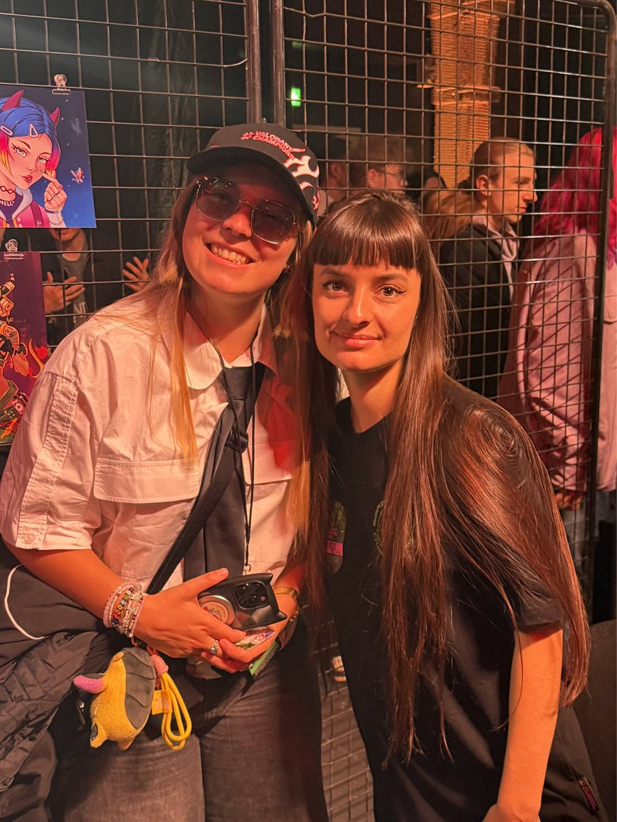 Thanks to <a href="/VALORANT/">VALORANT</a> for inviting me  and giving me the opportunity to have a booth in Artist Alley at #VALORANTChampions 

I’m so grateful to <a href="/RaidiantGG/">Raidiant</a> for the Game Changers collaboration! Creating the art piece to commemorate this event was a real honor for me✨

#GameChangers