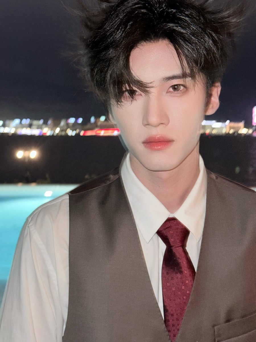yanan_de_ayi's tweet photo. 10.06 🎆 Weibo Update
Let's watch the fireworks
#DragonTVsMoonlitNightReflections #IrregularUpdates
https://t.co/fqIHKR6Sak https://t.co/b5Aef9EgRe