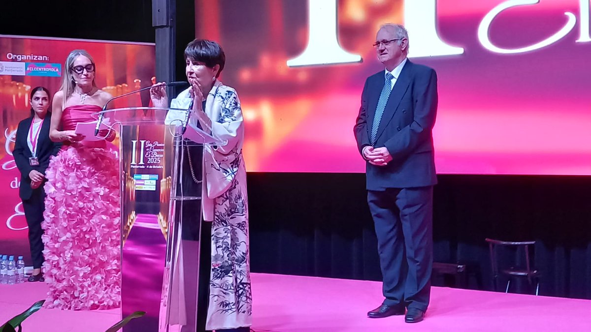 Estamos muy agradecidos a la Asociación de Comercio #elcentromola por el premio que otorgaron al I.E.B. el pasado sábado en la II Gala Premios del Comercio El Bierzo en la categoría “PREMIO CULTURA Y ARTES 2025”.
#elbierzo #cultura #premios @aytoponferrada <a href="/Infobierzo/">InfoBierzo.com</a> <a href="/Bierzotv/">Bierzotv</a>