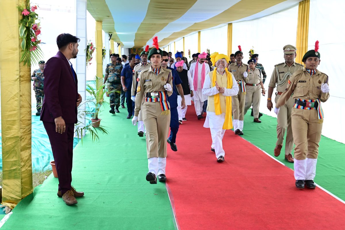 santoshgangwar's tweet image. आज पलामू स्थित नीलाम्बर-पीताम्बर विश्वविद्यालय के तृतीय दीक्षांत समारोह में सम्मिलित होकर उपाधि प्राप्त करने वाले सभी विद्यार्थियों एवं शोधार्थियों को हार्दिक बधाई और शुभकामनाएँ प्रेषित कीं।