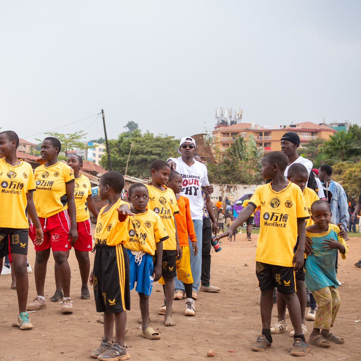 Ssenyonyiderick's tweet photo. Back from the Community Tour, we jumped straight into physical exercise as some of the kids prepared for the basketball game up next🏀🗑️
#OperationSleepWell https://t.co/8PvgJILGLJ