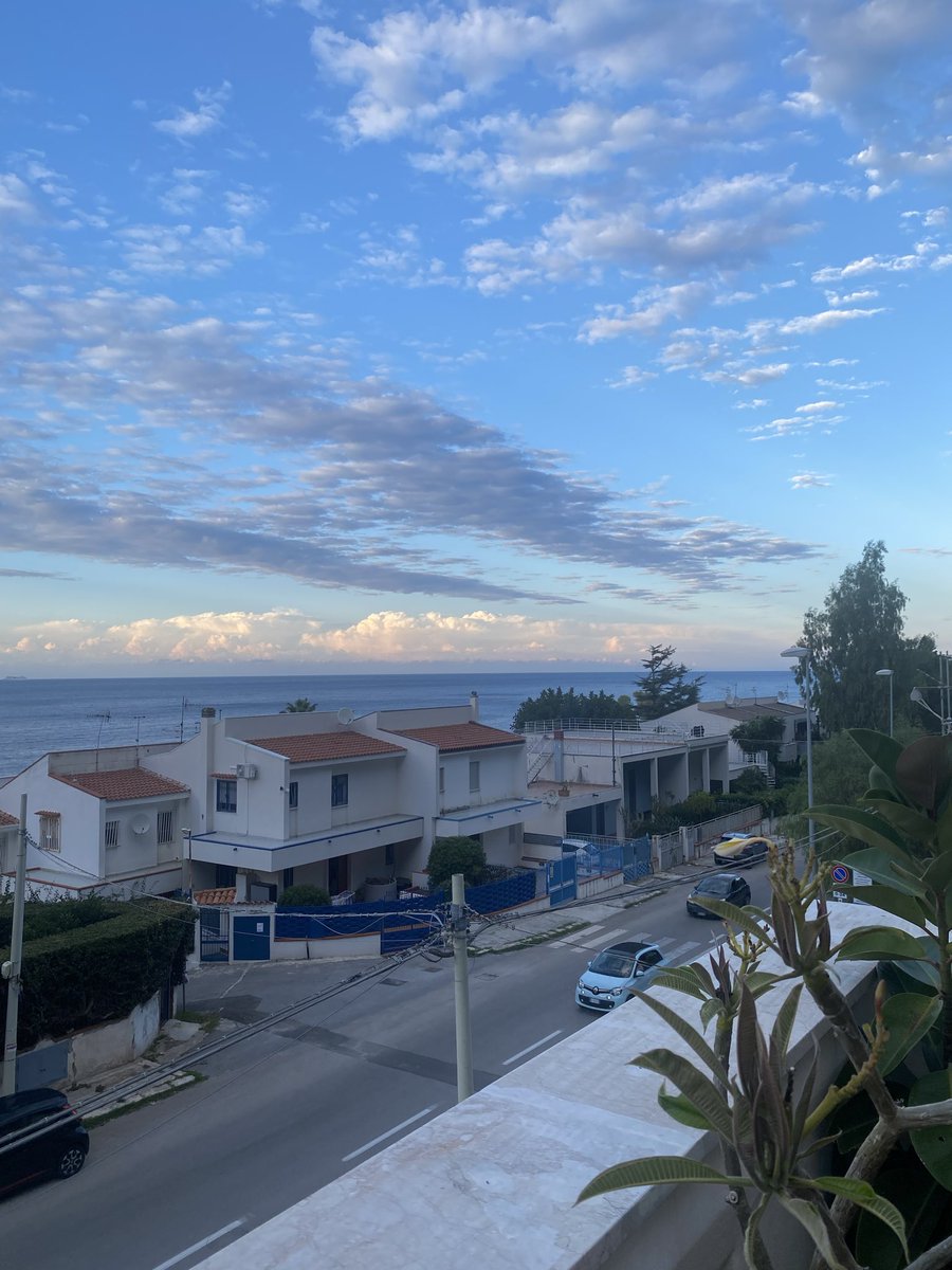 Ero lì. Anelletti meravigliosi, compagnia perfetta, inizio di una settimana che si preannuncia memorabile  instagram.com/stories/luca_c…