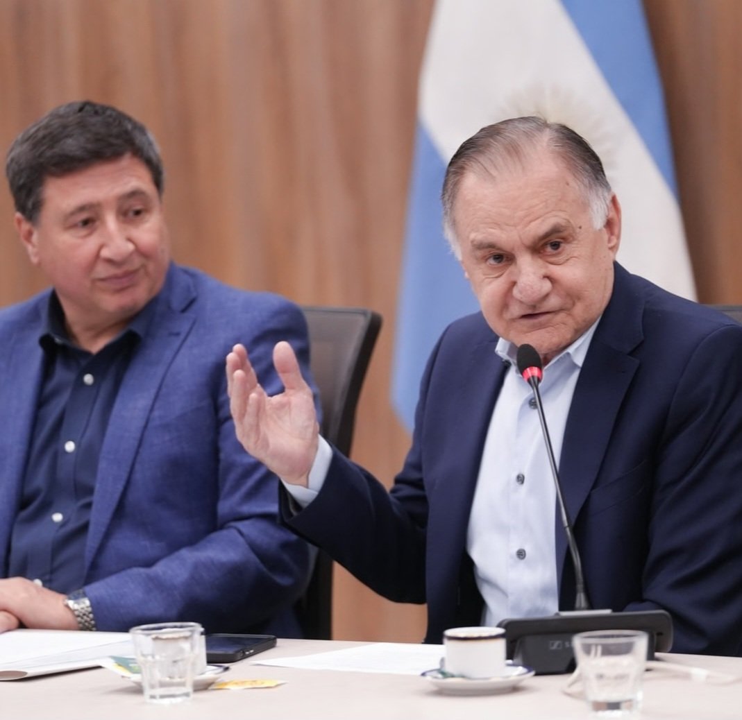 Julio Pereyra (@pereyrajulio) on Twitter photo Quiero enviar un saludo de cumpleaños al compañero <a href="/LicDanielArroyo/">Daniel Arroyo</a>, un dirigente comprometido, sensible y con una enorme vocación por transformar la realidad desde la política y el trabajo social.
Un fuerte abrazo en este día, querido Daniel! Quiero enviar un saludo de cumpleaños al compañero <a href="/LicDanielArroyo/">Daniel Arroyo</a>, un dirigente comprometido, sensible y con una enorme vocación por transformar la realidad desde la política y el trabajo social.
Un fuerte abrazo en este día, querido Daniel!
