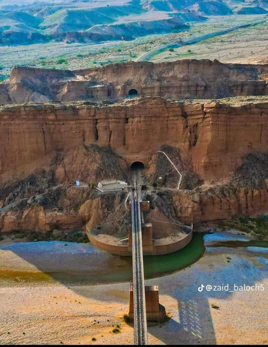 DiscoverBln's tweet image. Mashkav #Bolan  Railway 🛤 Tunnel Beautiful view 😍 ♥️ #beautyofbalochistan