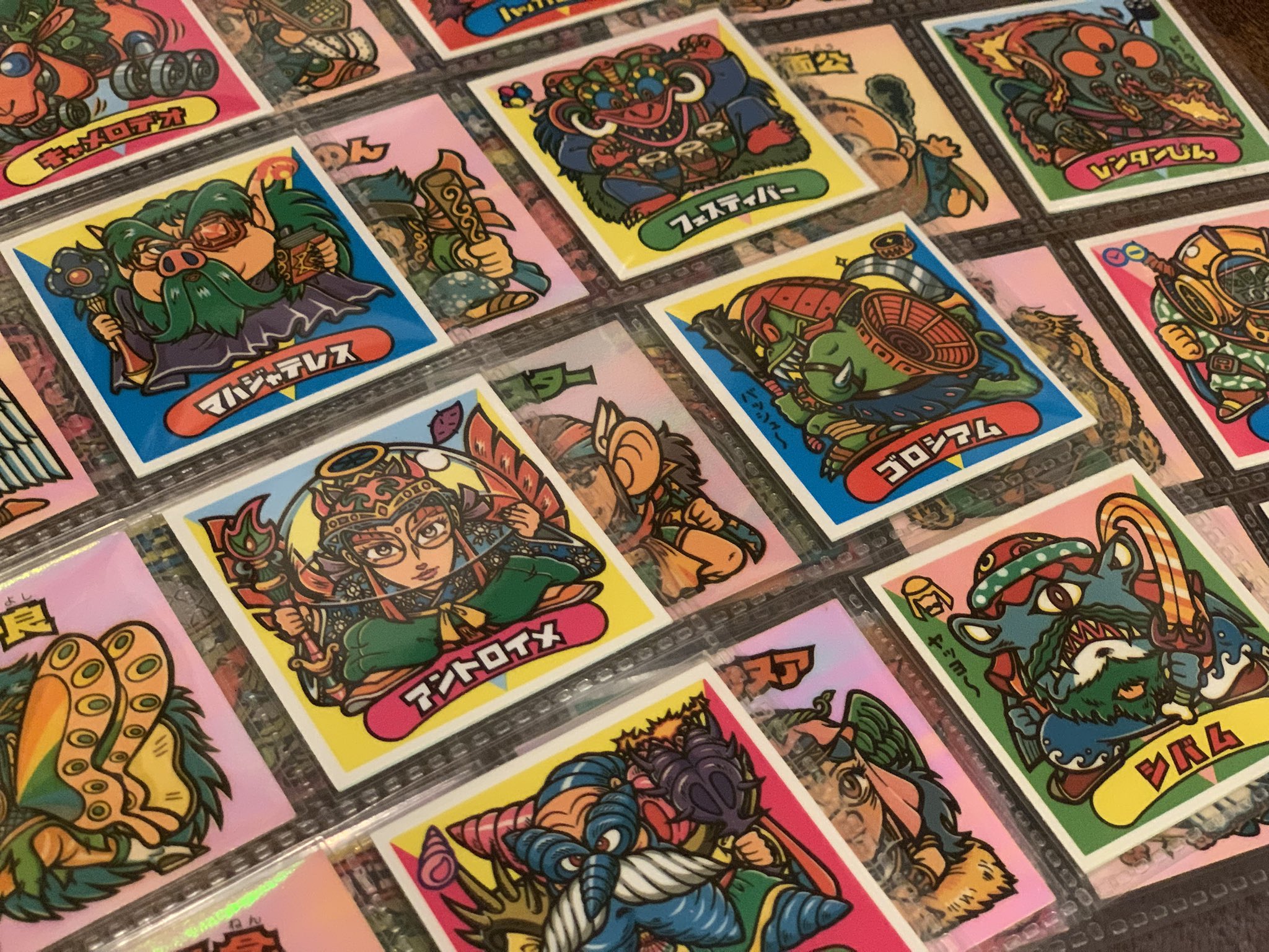 ビックリマン旧。復刻。2000その他色々です600枚近くありますバラ売り