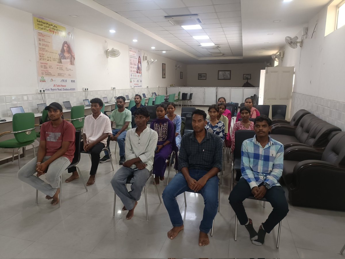 VikramV05986686's tweet image. NFL और CSC Academy प्रोजेक्ट के तहत पश्चिमी सिंहभूम में सरकारी परीक्षा तैयारी कार्यक्रम के अंतर्गत आज कुल 35 छात्र-छात्राओं ने सफलतापूर्वक अपना मॉक टेस्ट पूरा किया। 📚 #CSCAcademy #Education #MockTest #WestSinghbhum