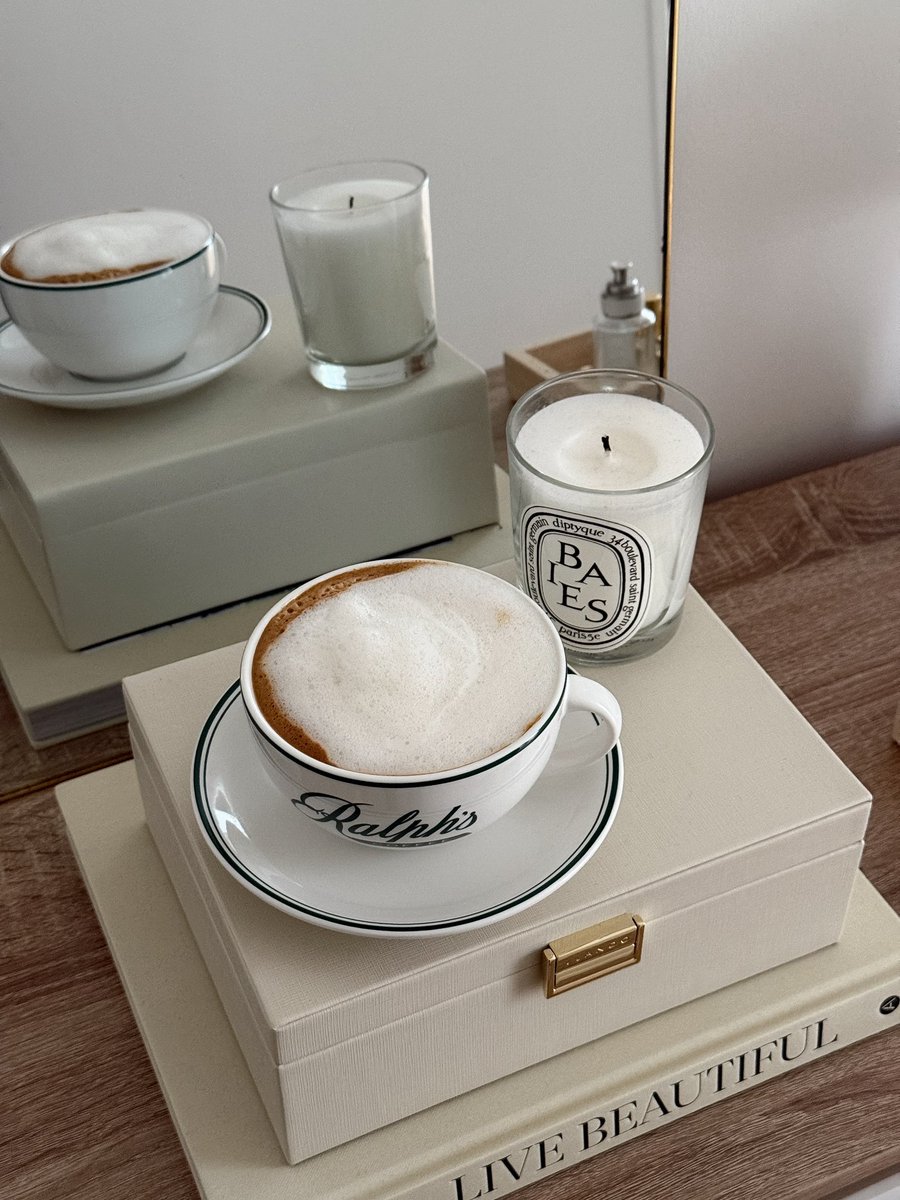 cttieu's tweet image. French Fall