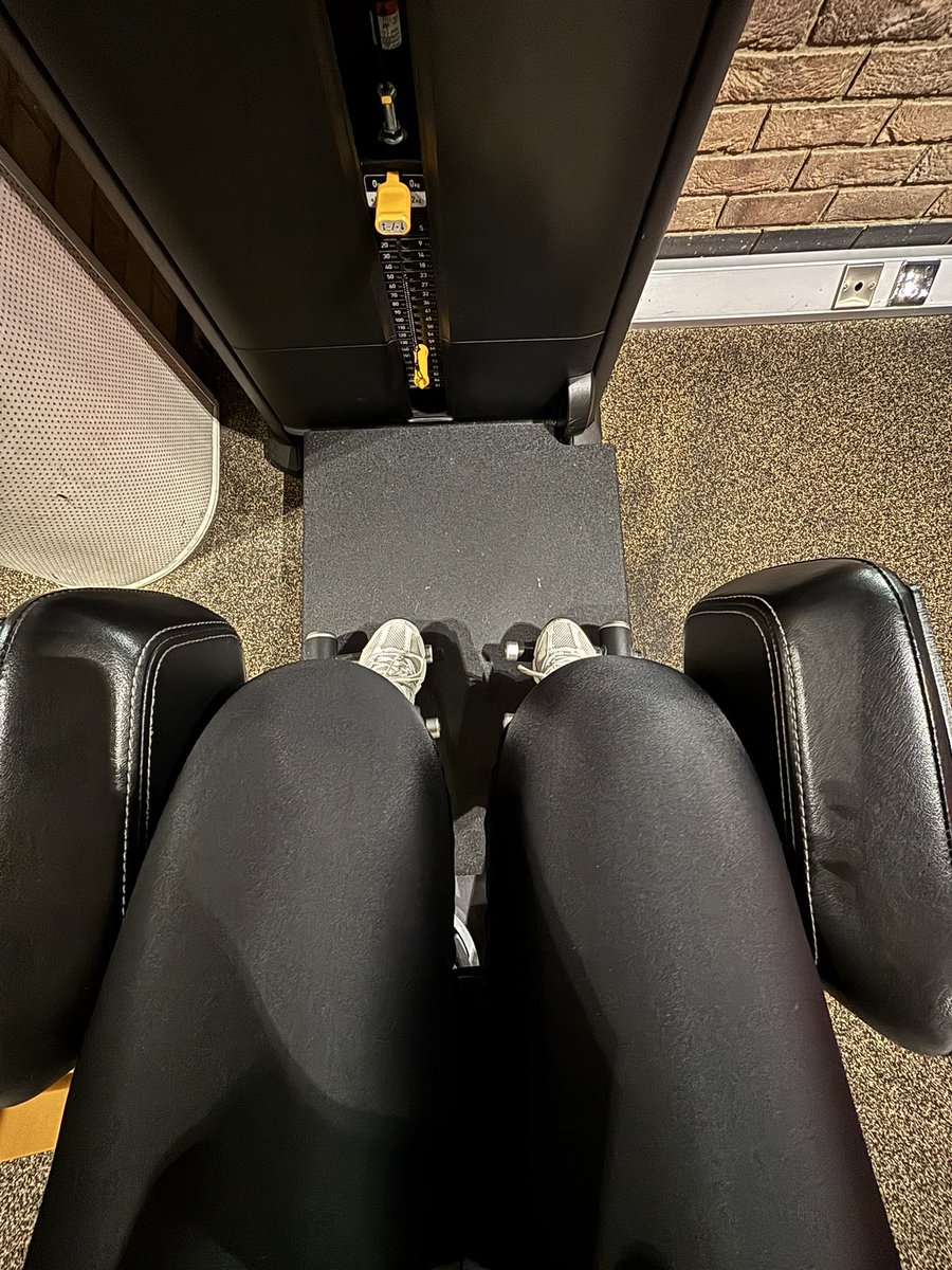 I went to gym just once last week as I somehow ended up with a sore sacroiliac joint (never knew this existed until now 😂) and was in pain most of the last two weeks. This, plus almost no exercise impacted my mood 📉

I went this morning and felt more like myself again 💫😊