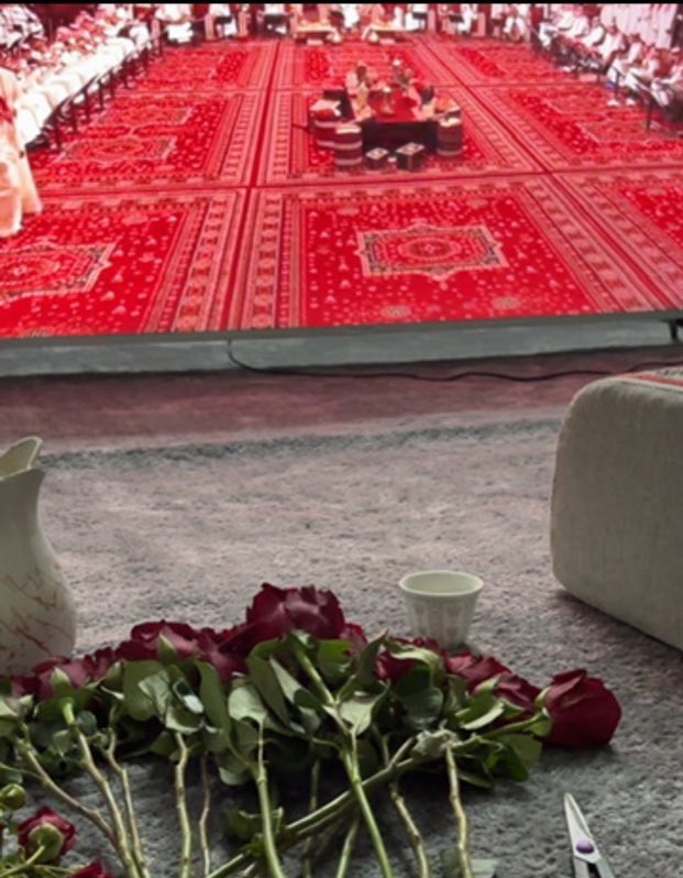 هل  اليومين طايحه ببيت شعر حيل جايز لي  يقول فيها :
"محريٍ بالخير في أرض المخيله 
ومكتفي يا عود باللي قد جرالي 

من كثر مارحت فـ دروبٍ طويلة
اقتنعت إن الوناسة راس مالي"