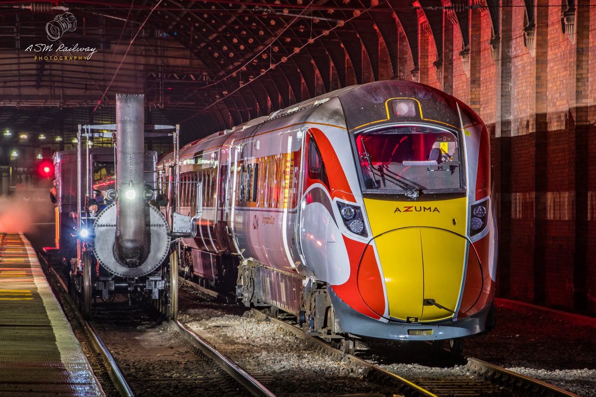 🖍️| 5Z03 0001 Darltn Hopetown Isu (S&amp;Te) to Dinsdale / 3Z00 2231 Heaton T&amp;R.S.M.D. to Darlington

📣| <a href="/LNER/">London North Eastern Railway</a> <a href="/LocomotionSHD/">Locomotion</a> <a href="/railway200/">railway200</a> <a href="/networkrail/">Network Rail</a> <a href="/hopetowndarl/">Hopetown Darlington</a> 
🚂| 1975 Replica ‘Locomotion No.1’
🚂| Class 801207 ‘Darlington’
📍| Darlington
📆| 28/09/2025

#azuma #railway200