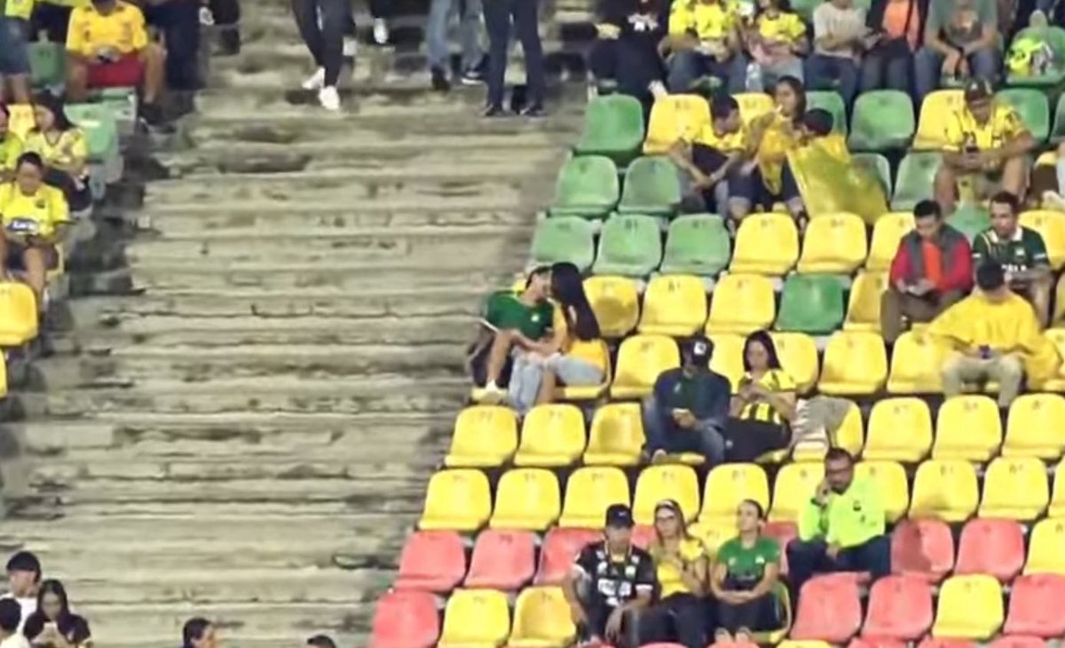 - Anoche soñé contigo. 
- Sí, qué soñaste?  
*El sueño*