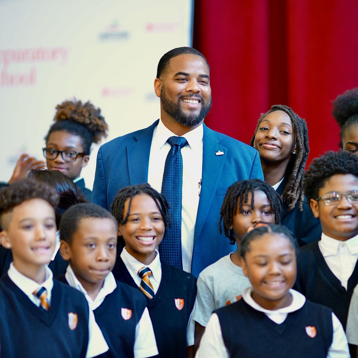 Follow My First 100 Days in Hartford Public Schools! 

Serving as Superintendent of <a href="/Hartford_Public/">Hartford Public Schools</a> has been so rewarding! Within 100 days, I have been meeting with students, families, staff, and community leaders across our great city. Each week, I am encouraged with the people