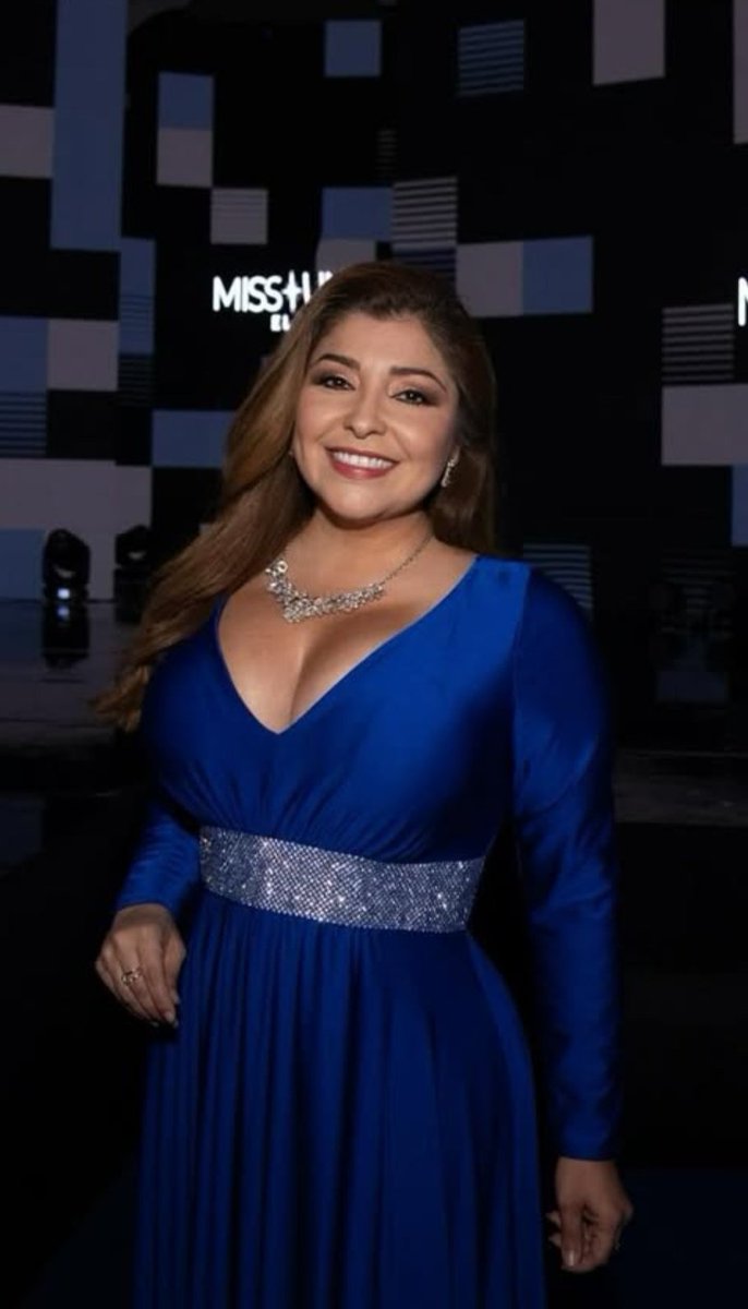 Siguiendo con la racha de artistas, a esta le iba mas o menos bien como bailarina y productora. Pero como los otros, se dio cuenta que el proyecto enriquecedor de los Bukele le daba mucho más.

La mera <a href="/SHAR0NSALAZAR/">SharonSalazar</a> 

Con su pisto / con el tuyo