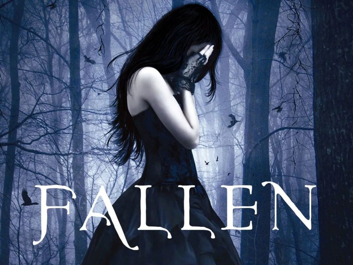Tô viciada na série Fallen, pensando seriamente em ler o livro