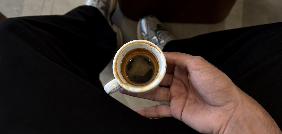 صايرٍ معظم كلامي فـ « الضمير الغايب »
« غايبٍ » ماله « ضمير » ولاطراله رجعه .