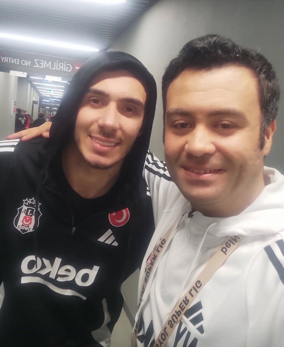 Cebinden Osimhen çıkmış 🦅 
#EmirhanTopcu