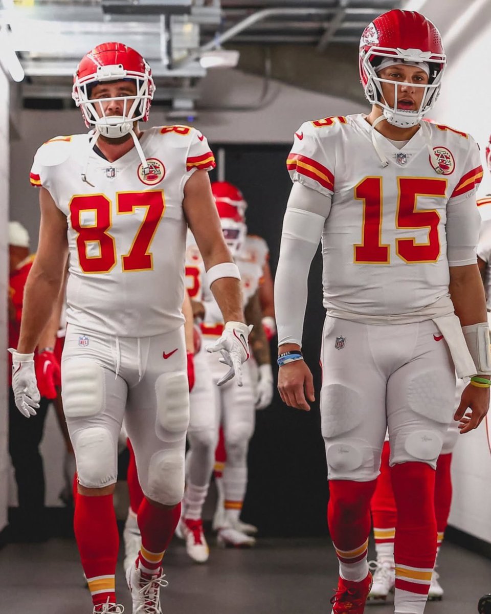 BradHensonPro's tweet photo. White on white for tonight ❄️🥶 https://t.co/Myv34oKACb