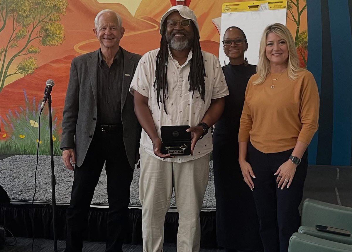 MRomeroNV's tweet photo. It was a pleasure to welcome author in residence Jamar Nicholas to Paseo Verde Library for a book signing. #Applecore #CityofHenderson #HendersonLibraries https://t.co/TzDG1GLe89