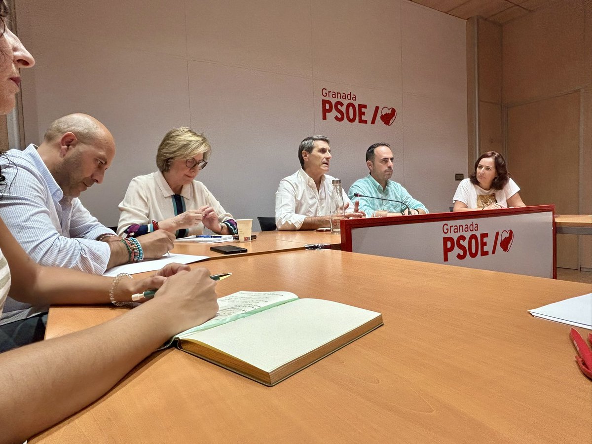 🗣️<a href="/PedroFdezGob/">Pedro Fernández</a> anima a las afectadas por el fallo de los cribados de cáncer de mama a denunciar sus casos para conocer la dimensión real de este problema en #Granada

En nombre del <a href="/PSOE/">PSOE</a> les traslada el apoyo y reconoce el trabajo de las asociaciones 

psoe-granada.com/pedro-fernande…