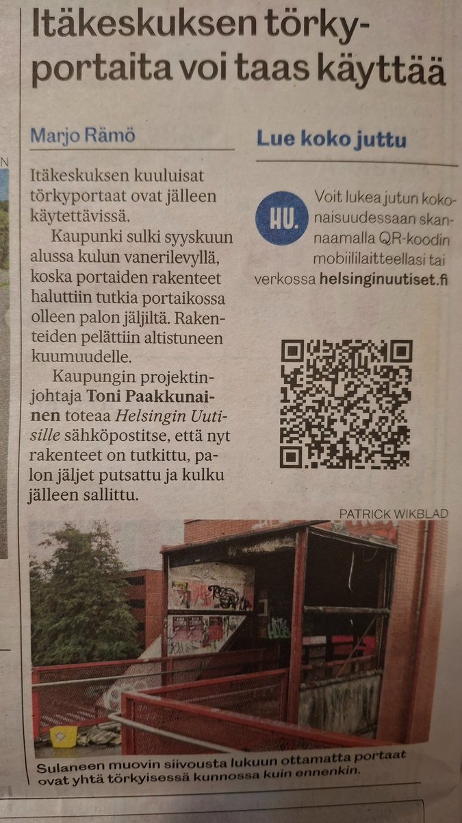 MinnaMkinen6's tweet image. Nyt ne polttivat portaat Itäkeskuksessa! Oli sulanutta muovia. Piti tutkia kestääkö portaat ihmisiä. On tutkittu, sulanut muovi poistettu ja portaat ovat yhtä törkyisessä kuin kunnossa kuin ennenkin. 
Oikea ratkaisu! Miksi siivota, kun viikon kuluttua olisi taas sama törky? #Itis