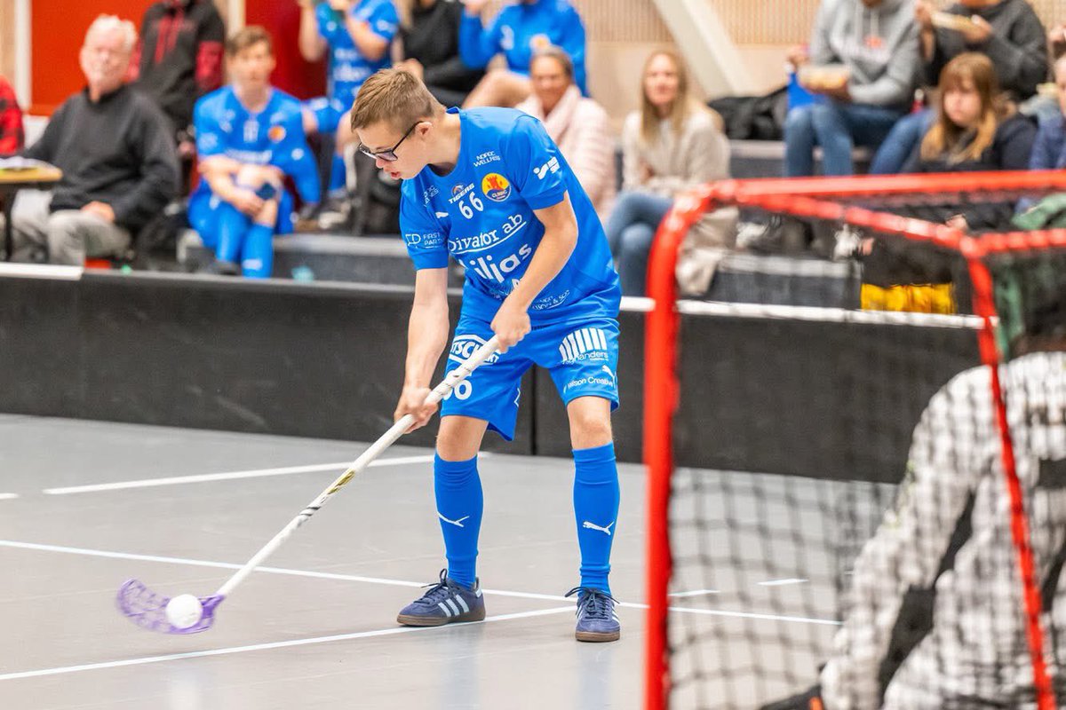 Under lördagen så hade CL98 Tigers seriepremiär 🔥

I år är vi tillbaka i Smålandsserien med lag i både Division 2 samt i Division 4.

Vetlanda, Nybro och Craftstaden gästade våra tigrar i Gröndalshallen 🐅 

Det blev en fantastisk dag med mängder av snygga mål och räddningar 💥