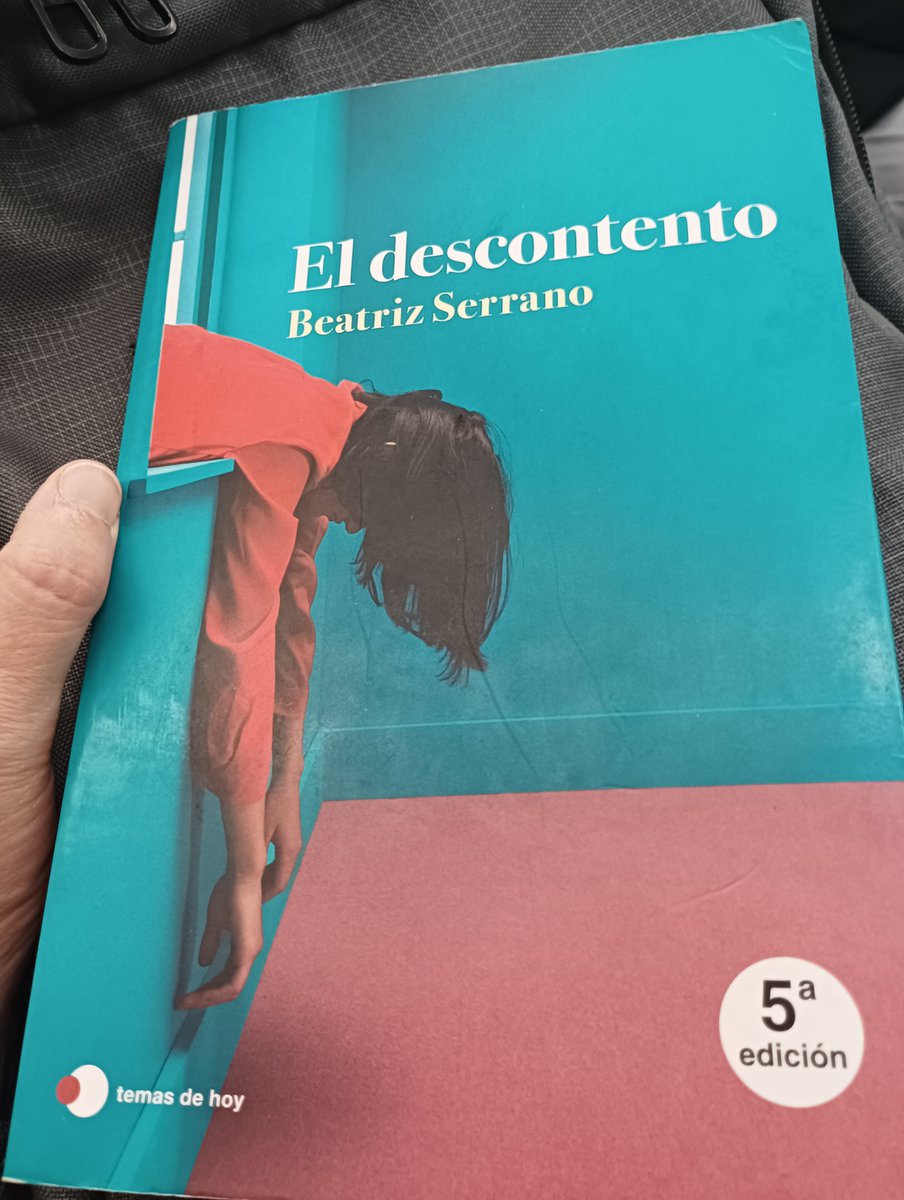 Ainsssss, ese cambio sistémico.
Imposible abandonar la mirada crítica y el cuidado personal.
#libros #eldescontento #BeatrizSerrano