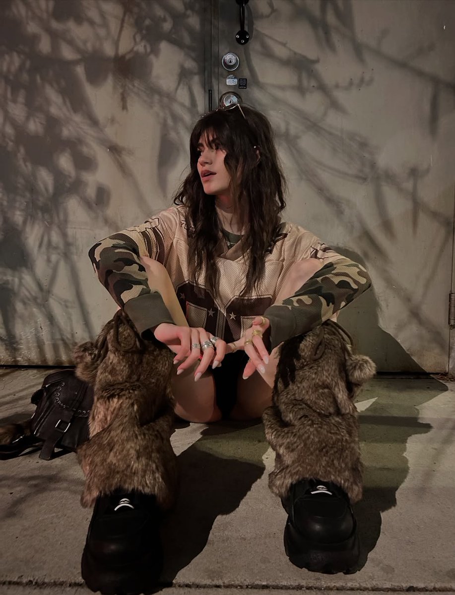 lightningcvnt's tweet image. if u look like this please hmu