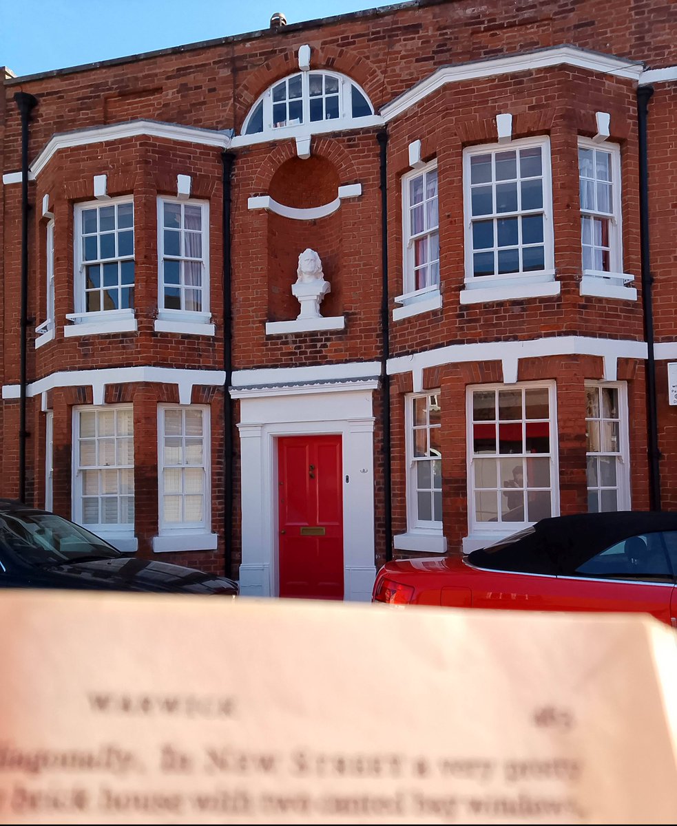 BergonziBen's tweet photo. Warwick, with Pevsner's book to hand, was looking lovely today. For example, 'In NEW STREET a very pretty miniature 3-bay brick house with two canted bay windows...'
#researchtrip
#17thcenturybuildings
#18thcenturybuildings
#historicalfiction
#WritingCommunity https://t.co/xJBctS6itO