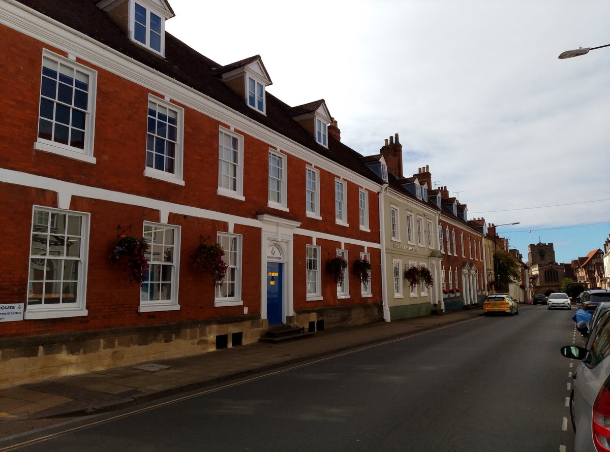 BergonziBen's tweet photo. Warwick, with Pevsner's book to hand, was looking lovely today. For example, 'In NEW STREET a very pretty miniature 3-bay brick house with two canted bay windows...'
#researchtrip
#17thcenturybuildings
#18thcenturybuildings
#historicalfiction
#WritingCommunity https://t.co/xJBctS6itO