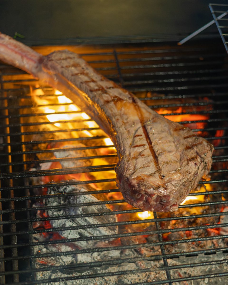 Good food, great company, and even better weather. October is made for moments like these. Our Chefs prepares the premium cuts for Wednesday's Grill and Chill at the Beach Restaurant.  

#FourSeasons #FSAlexandria #GrillAndChill