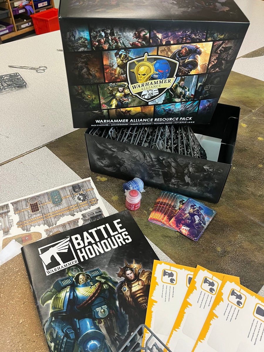 Dempsey_art's tweet image. Our first D&amp;amp;D / Warhammer club this term with the goodies sent via Warhammer schools group initiative- a few of us were clicking the body parts together today and figuring out what parts to use #headscratcher @KelmscottSchool