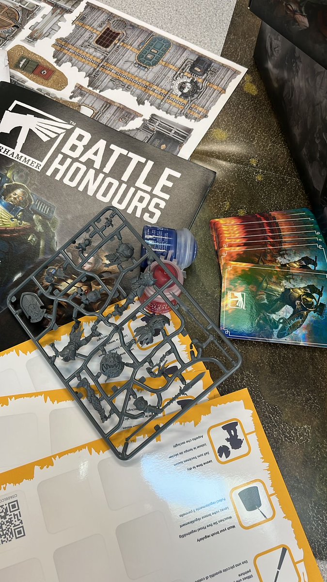 Dempsey_art's tweet image. Our first D&amp;amp;D / Warhammer club this term with the goodies sent via Warhammer schools group initiative- a few of us were clicking the body parts together today and figuring out what parts to use #headscratcher @KelmscottSchool