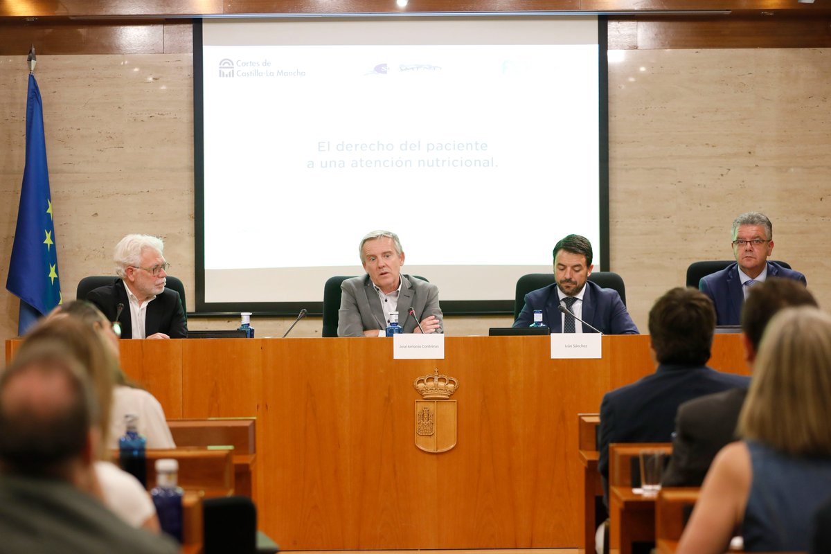 cortesclm's tweet photo. 🏥 Las Cortes de #CLM acogen este lunes una jornada de #SCAMED y @fep_pacientes sobre desnutrición relacionada con la enfermedad #DRE, con expertos y grupos parlamentarios, que han sido inauguradas por el presidente del parlamento, @PabloBellido_Az
📸 https://t.co/mdHzy7viIH https://t.co/9mScu891Sx