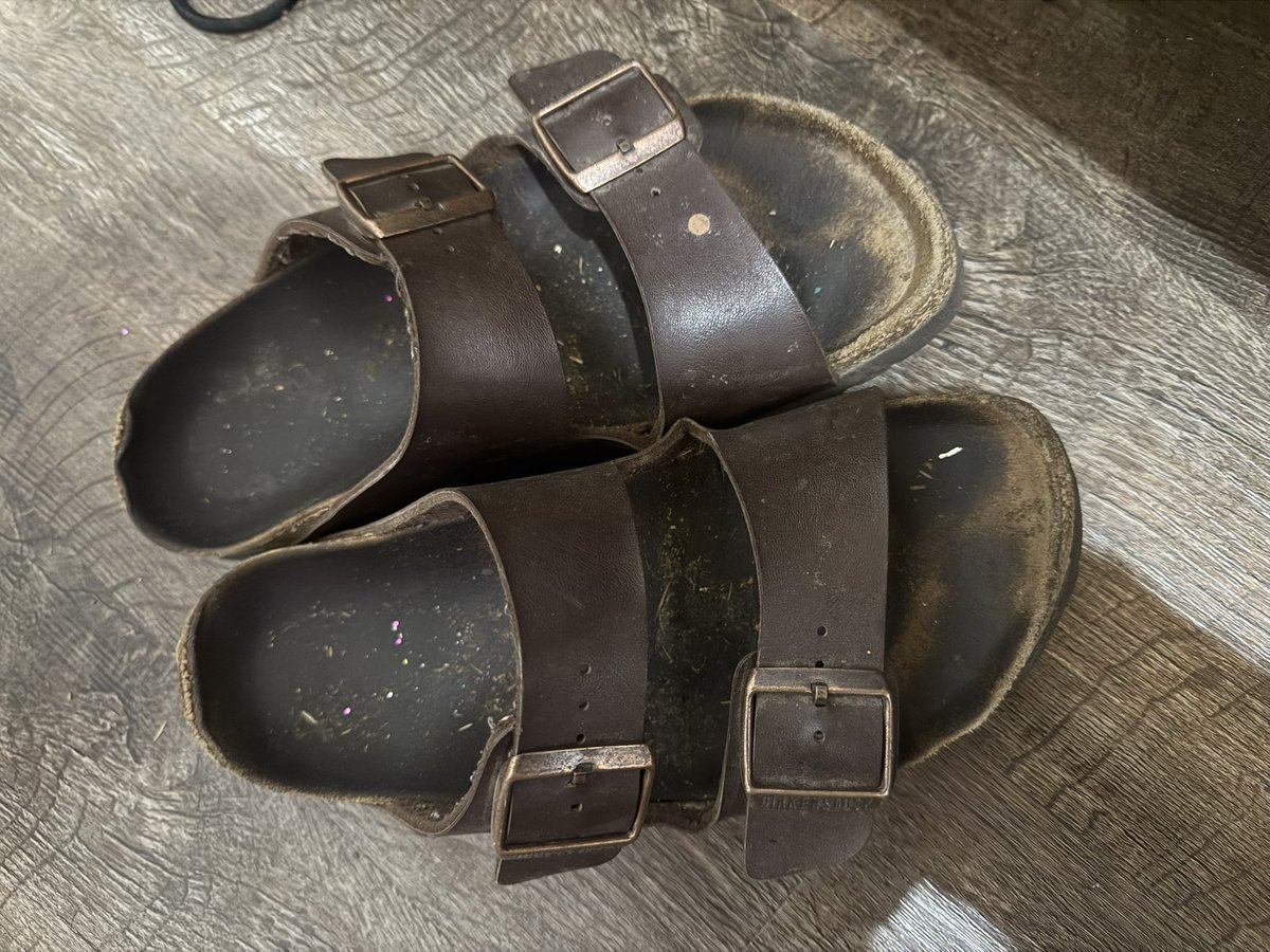 New pair of burks didn’t last me very long,  I can actually smell them while walking🤢 
#smellyfeet #Texasfeet