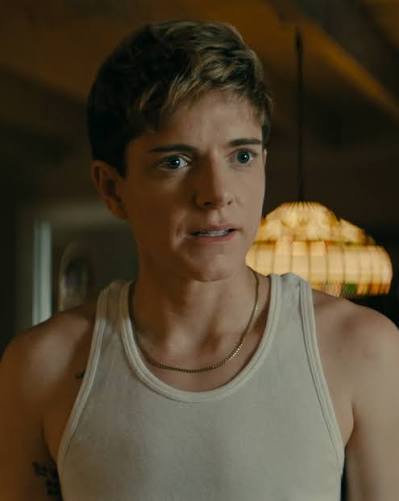 Atl1625ty's tweet photo. As someone who is already confused about his sexuality, Mae Martin in Wayward adds a whole new level.  Anyone else find him/them super hot in this show? https://t.co/TJu4Y8MSEL