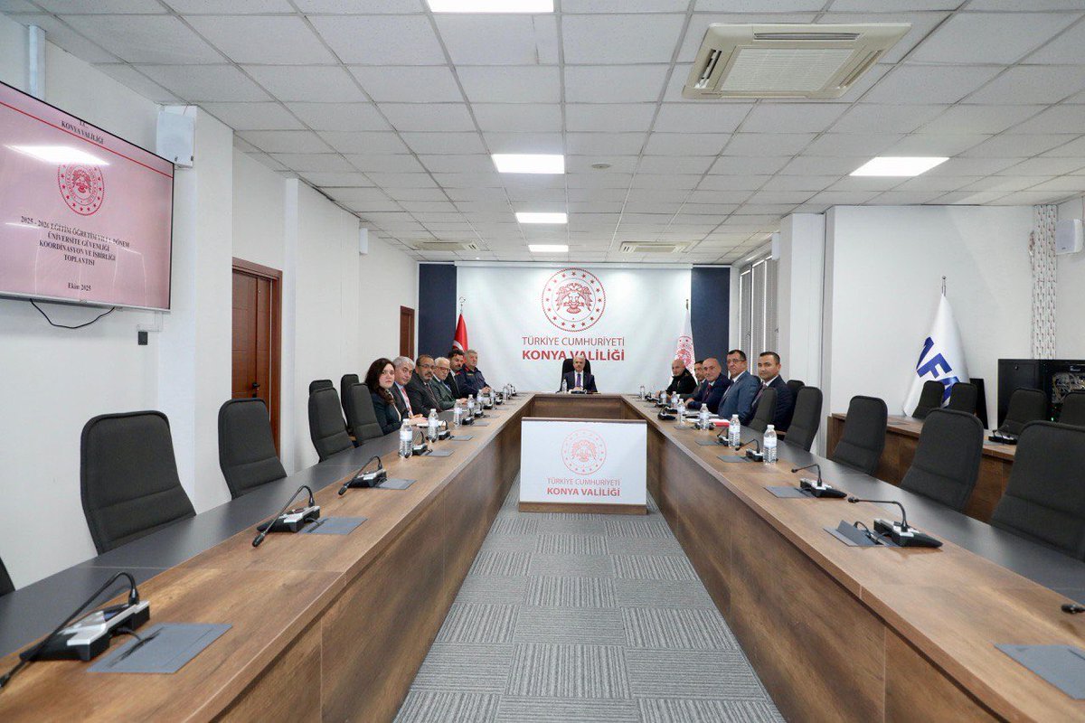 Rektörümüz Prof. Dr. Osman Nuri Çelik, Konya Valisi İbrahim Akın başkanlığında gerçekleştirilen, üniversitelerde, yurtlarda ve çevrelerinde alınacak güvenlik önlemleri ile öğrencilerin barınma ve ulaşım konularında yapılacak çalışmaların değerlendirildiği 2025-2026 Eğitim-Öğretim