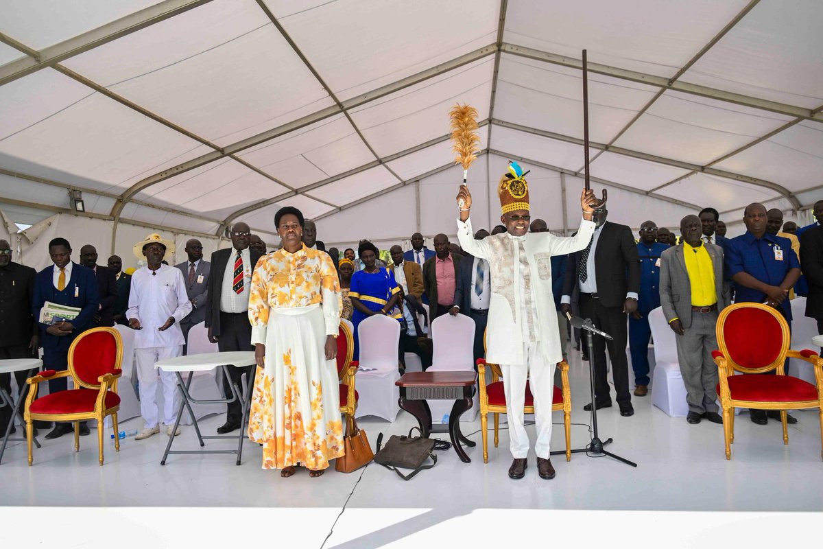 I was pleased to meet His Highness the Paramount Chief of Lango (Won Nyaci), Eng. Dr. Moses Odongo Okune, and other leaders from the Lango sub-region at Entebbe.

We discussed various issues and agreed that some cultural practices should be reviewed, while others should be