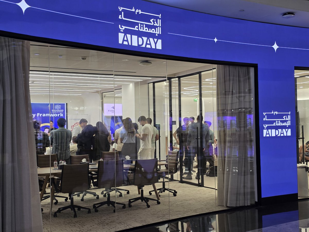 PundiAI's tweet image. Pundi AI team is on the ground in Dubai! 🇦🇪

​Great to connect with Web2 projects and developers at the local AI meetup. 🙌