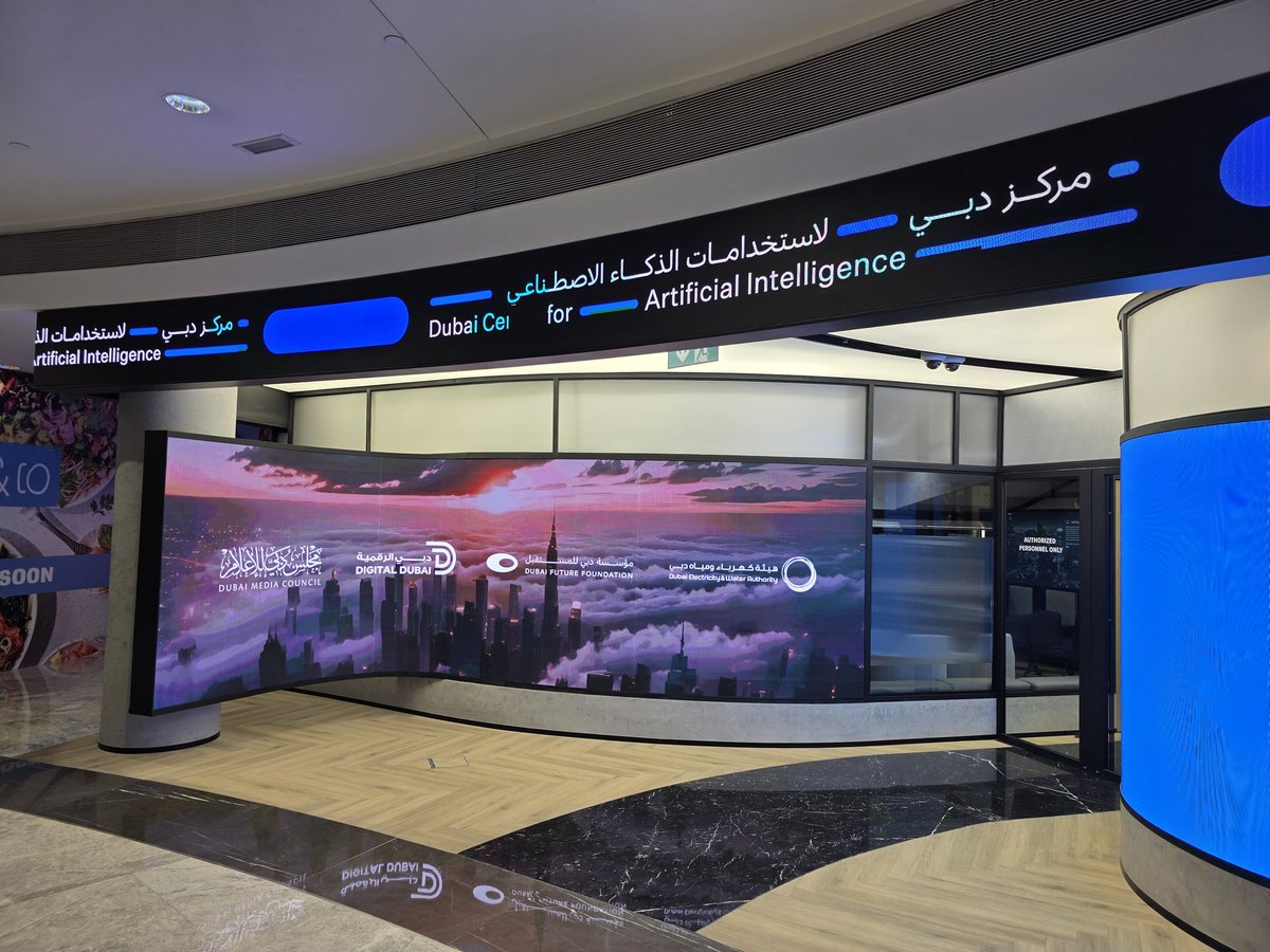 PundiAI's tweet image. Pundi AI team is on the ground in Dubai! 🇦🇪

​Great to connect with Web2 projects and developers at the local AI meetup. 🙌