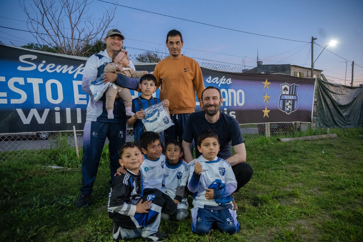 SEGUIMOS AYUDANDO A NUESTROS CLUBES 💪🏽⚽

Estuvimos en el Club Bajo Belgrano para hacerles entrega de la Asignación Municipal por Club. Con esta asignación mensual, proveniente del Fondo de Fortalecimiento a Clubes de Barrio, queremos contribuir al sostenimiento y crecimiento de