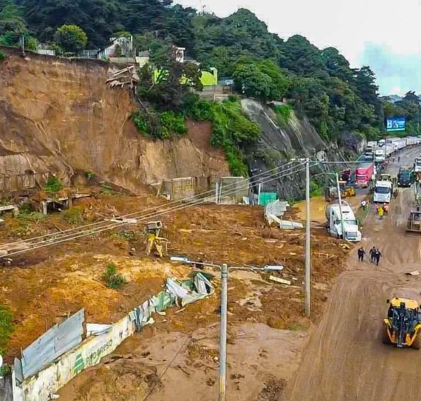 Así luce el derrumbe del kilómetro 24 de Carretera a El Salvador.